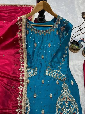 Chinon silk suit - Image 5