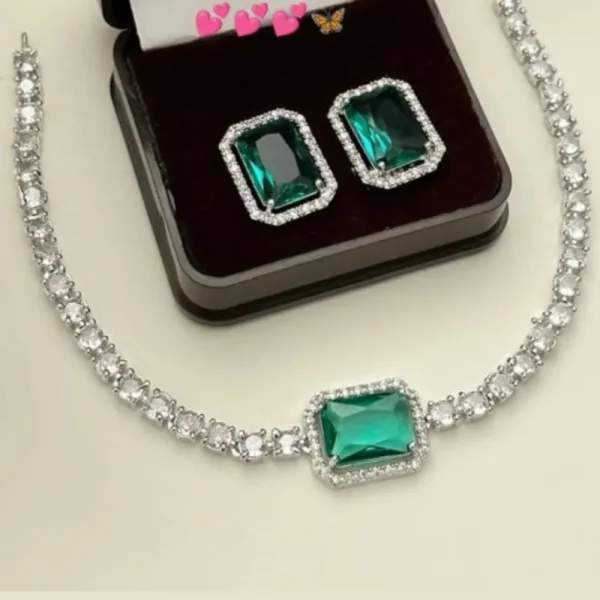 green-white-necklace-img