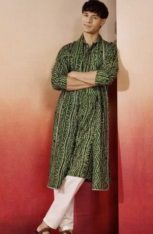 Bandhani Kurta with Trousers & Stole - Image 4