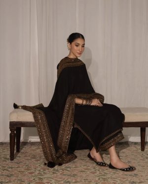 Gilded Embroidered Kurta Set - Image 4