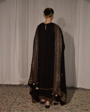 Gilded Embroidered Kurta Set - Image 6