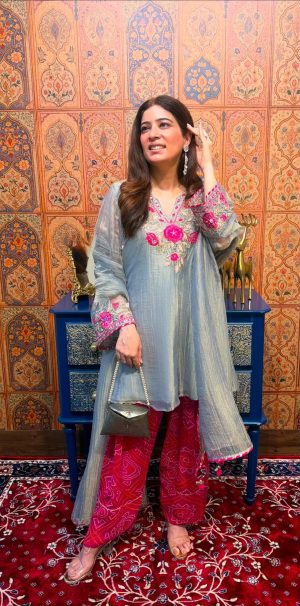 Elegant Pakistani Suit Set - Image 2