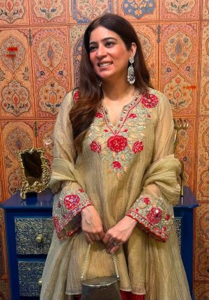 Elegant Pakistani Suit Set - Image 5